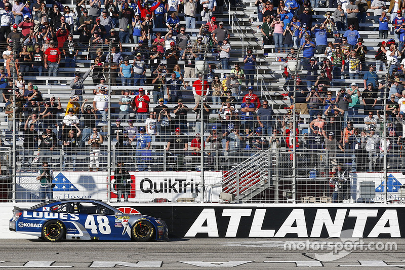 Jimmie Johnsons Ehrenrunde für Dale Earnhardt