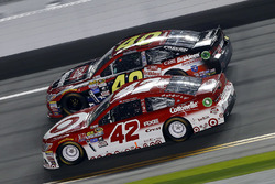 Kyle Larson, Chip Ganassi Racing Chevrolet, Reed Sorenson, Hillman Smith Motorsports Chevrolet