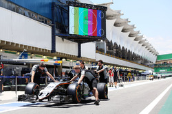 Sahara Force India F1 VJM09 of Nico Hulkenberg, pushed along the pit lane