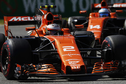 Stoffel Vandoorne, McLaren MCL32, Fernando Alonso, McLaren MCL32