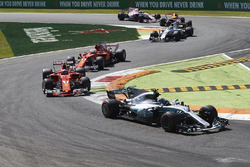 Valtteri Bottas, Mercedes AMG F1 W08, Kimi Raikkonen, Ferrari SF70H, Sebastian Vettel, Ferrari SF70H