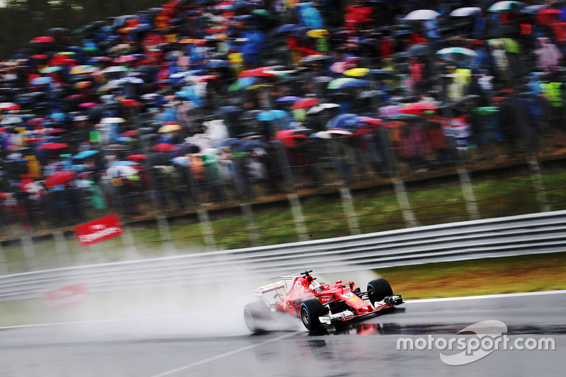 A Ferrari se le empapan las ideas en Monza