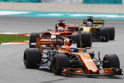 Fernando Alonso, McLaren MCL32, Sebastian Vettel, Ferrari SF70H, Nico Hulkenberg, Renault Sport F1 Team RS17
