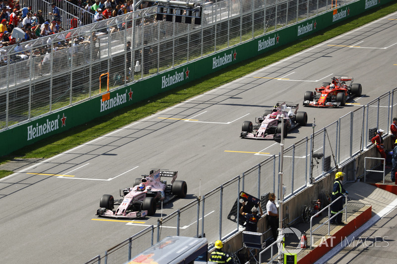 Sergio Perez, Sahara Force India F1 VJM10, Esteban Ocon, Sahara Force India F1 VJM10, Sebastian Vett
