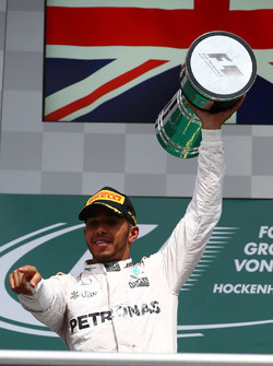 Podio: il vincitore Lewis Hamilton, Mercedes AMG F1