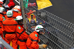 Max Verstappen, Red Bull Racing RB12 crash