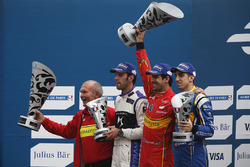 Podium: winnaar Lucas di Grassi, ABT Schaeffler Audi Sport, 2e plaats Jean-Eric Vergne, DS Virgin Ra