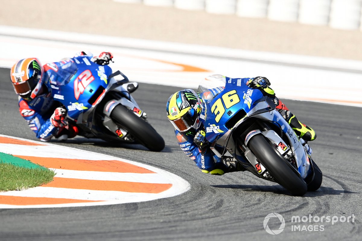 Dua pembalap Suzuki Ecstar, Joan Mir (kanan) dan Alex Rins, mampu tampil konsisten pada MotoGP 2020.
