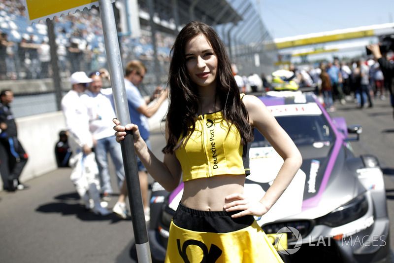 La grid girl di Joel Eriksson, BMW Team RBM