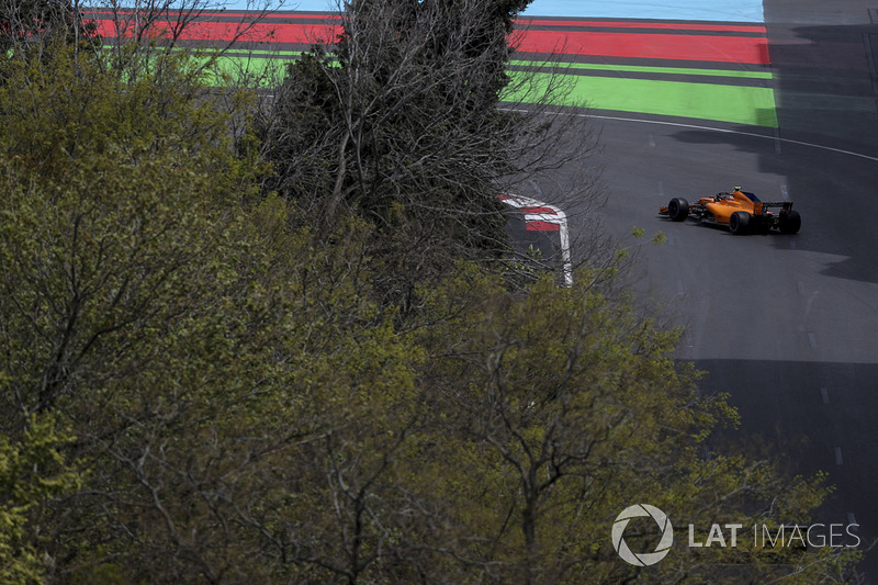 <img src="https://cdn-1.motorsport.com/static/custom/car-thumbs/F1_2018/TESTS/mclaren.png" alt="" width="250" /> McLaren