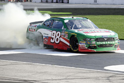 Yarış galibi Kevin Harvick, Stewart-Haas Racing with Biagi-Denbeste Racing, Hunt Brothers Pizza Ford