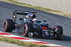 Jenson Button, McLaren MP4-31 unterwegs mit Sensoren am Auto