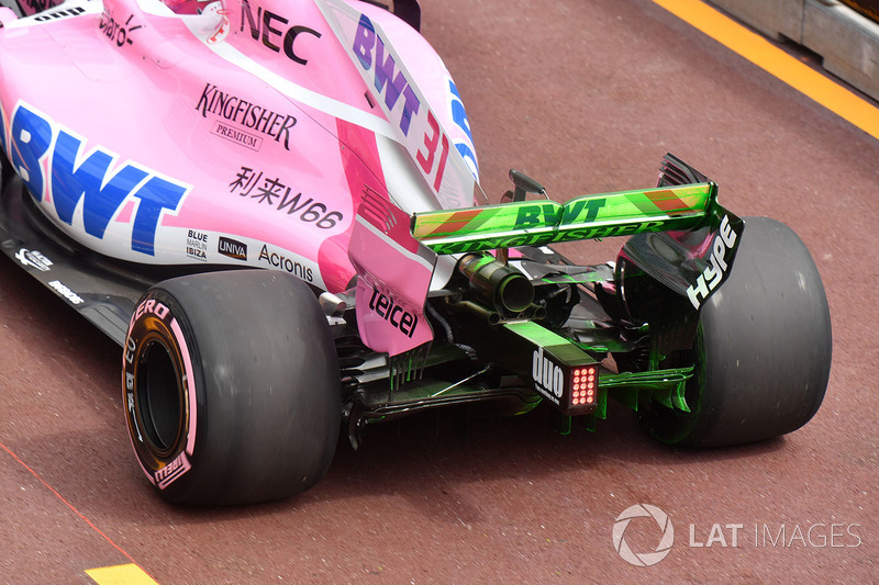 Esteban Ocon, Force India VJM11 rear wing with aero paint