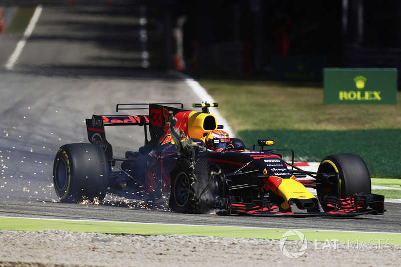 Max Verstappen, Red Bull Racing RB13, a punctured tyre