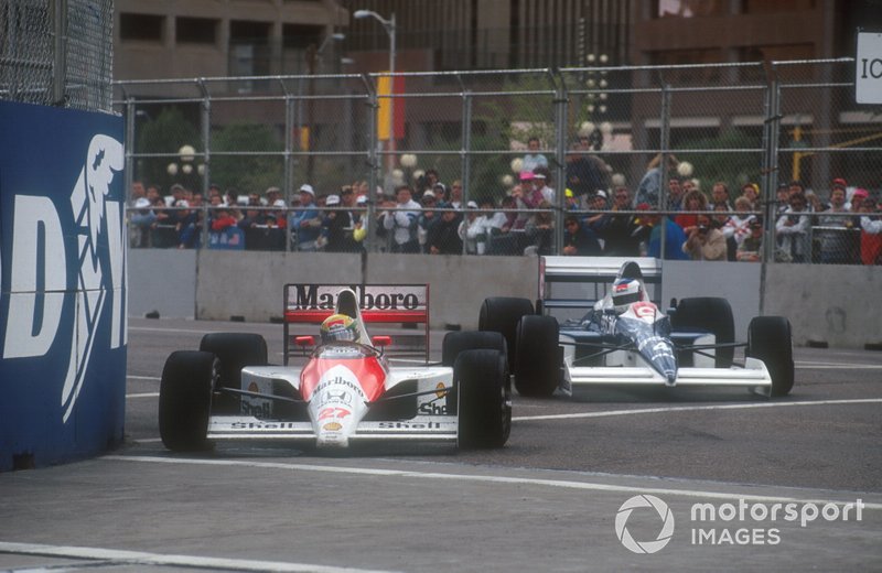 Ayrton Senna, Mclaren MP4/5B Honda, Jean Alesi, Tyrrell 018 Ford