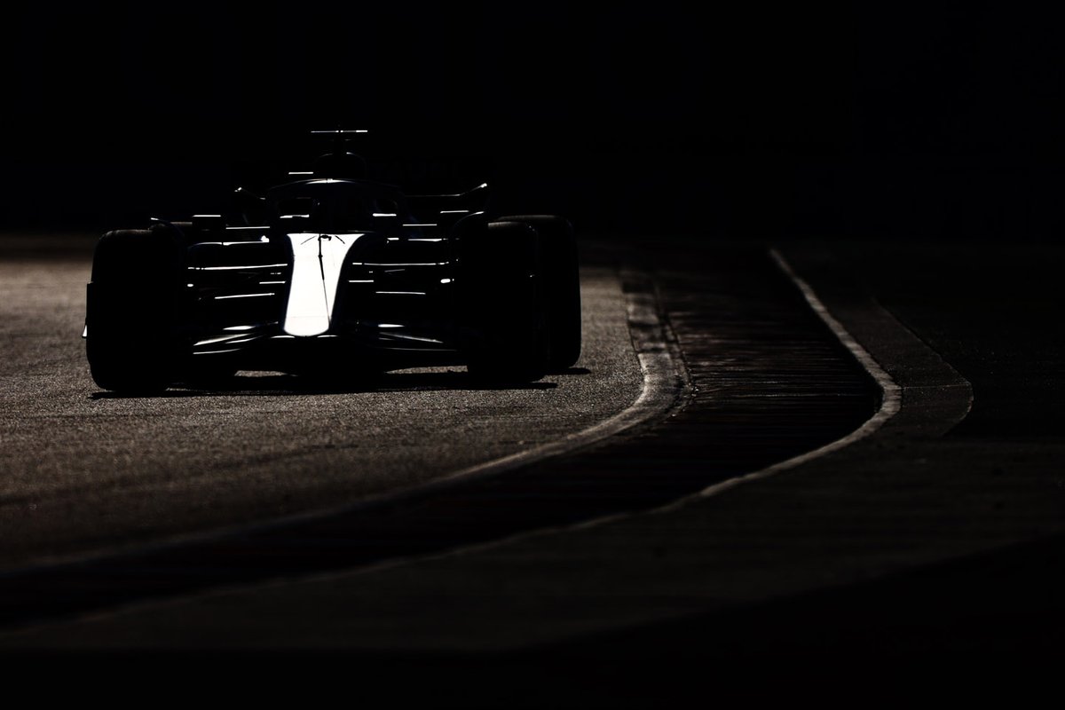 Pierre Gasly in de AlphaTauri AT03.