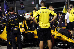 Kevin Magnussen, Renault Sport F1 Team RS16 op de grid