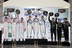 PC podium: winnaars Jon Bennett, Colin Braun, Mark Wilkins, CORE autosport, tweede plaats Robert Alo
