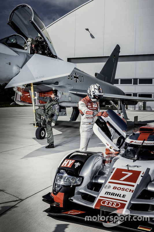 Testpiloot Geri Krähenbühl met Andre Lotterer, Audi Sport Team Joest