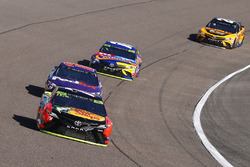 Martin Truex Jr., Furniture Row Racing Toyota, Denny Hamlin, Joe Gibbs Racing Toyota, Kyle Busch, Jo