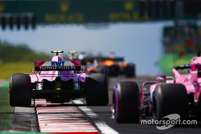 Esteban Ocon, Force India VJM11, Sergio Perez, Force India VJM11