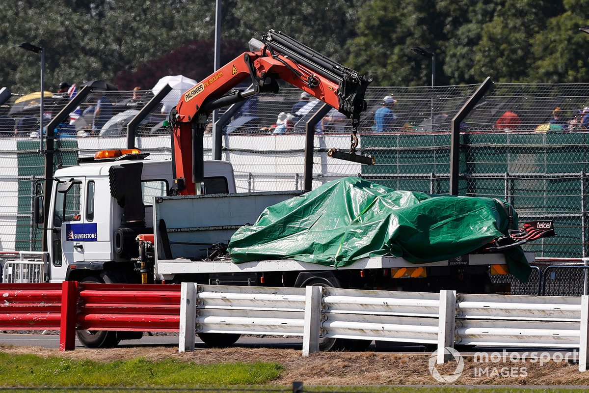 Mobil Max Verstappen, Red Bull Racing RB16B, dibawa ke garasi dengan truk