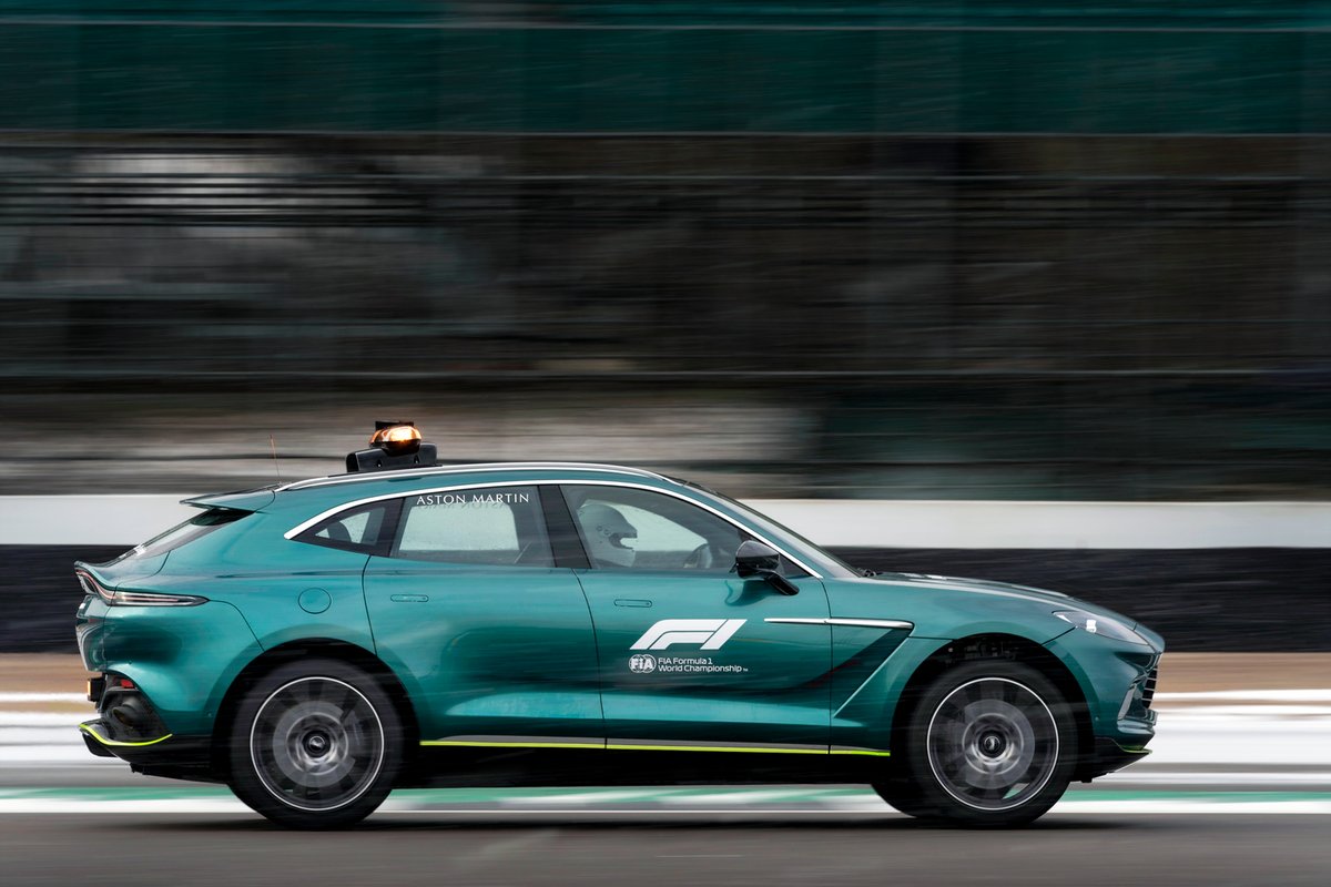 Aston Martin DBX akan berpersan sebagai Medical Car resmi Formula 1 2021.