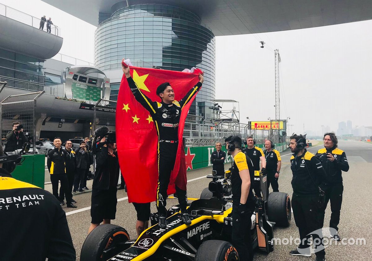 Guanyu Zhou, Renault (Alpine) Sport Academy, saat menjajal mobil F1 sebagai bagian dari perayaan GP ke-1000.
