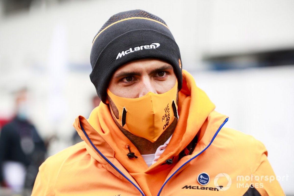 Carlos Sainz Jr., McLaren parle aux médias