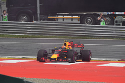 Max Verstappen, Red Bull Racing RB13, nach Kollision