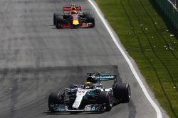 Lewis Hamilton, Mercedes AMG F1 W08, Max Verstappen, Red Bull Racing RB13