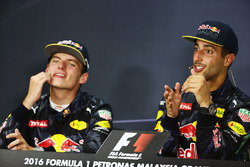 Race winner Daniel Ricciardo, Red Bull Racing (Right) in the FIA Press Conference with team mate Max