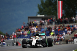 Lewis Hamilton, Mercedes AMG F1 W07 Hybrid