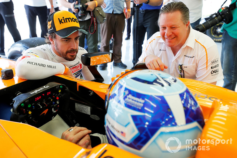 Jimmie Johnson mit Fernando Alonso und McLaren-Boss Zak Brown