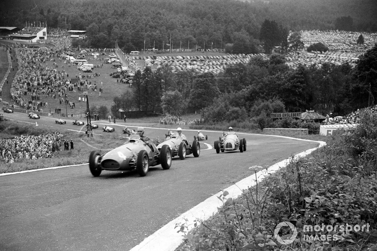Alberto Ascari's Ferrari leads the pack at the start of the 1952 Belgian Grand Prix