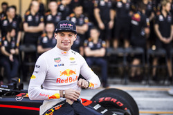 Max Verstappen, Red Bull Racing bij de teamfoto van Red Bull Racing