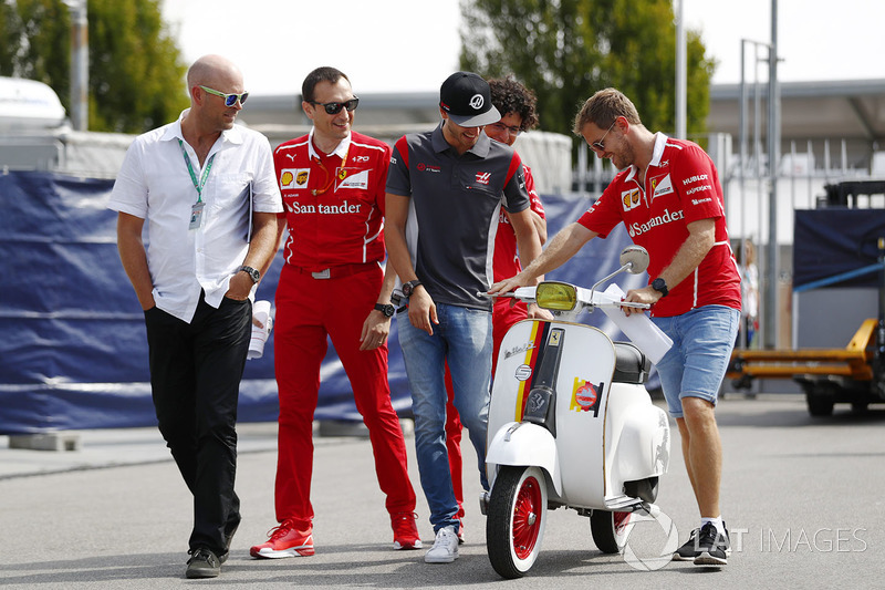 Antonio Giovinazzi, Haas F1 Team Team, Sebastian Vettel, Ferrari