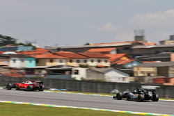 Nico Hulkenberg, Sahara Force India F1 VJM09 volgt Kimi Raikkonen, Ferrari SF16-H
