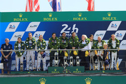Podio GTE Pro: al primo posto Darren Turner, Jonathan Adam, Daniel Serra, Aston Martin Racing, al se
