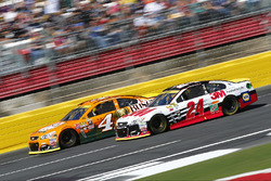 Kevin Harvick, Stewart-Haas Racing, Chevrolet; Chase Elliott, Hendrick Motorsports, Chevrolet