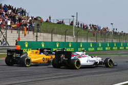 Valtteri Bottas, Williams FW38, Jolyon Palmer, Renault Sport F1 Team RS16, und Sergio Perez, Sahara