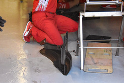Cambio del bargeboard e del fondo sulla Ferrari SF71H di Kimi Raikkonen