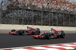 Lewis Hamilton, McLaren MP4-22 ve Fernando Alonso, McLaren MP4-22