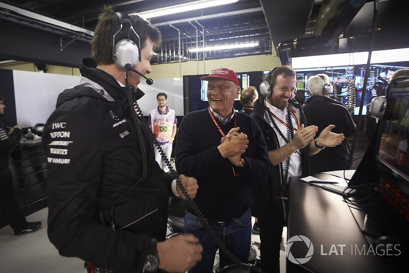 Toto Wolff, Direktör, Mercedes AMG F1, Niki Lauda, Fahri Direktör, Mercedes AMG F1, Mercedes ve pole sahibi Valtteri Bottas, Mercedes AMG F1