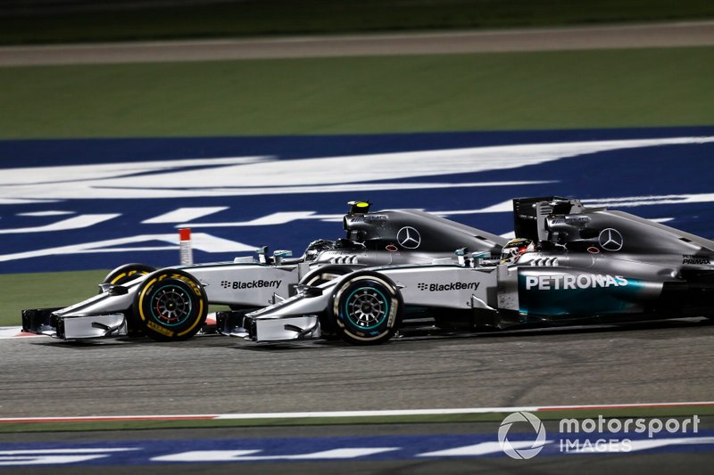 Nico Rosberg, Mercedes W05, por delante de Lewis Hamilton, Mercedes W05