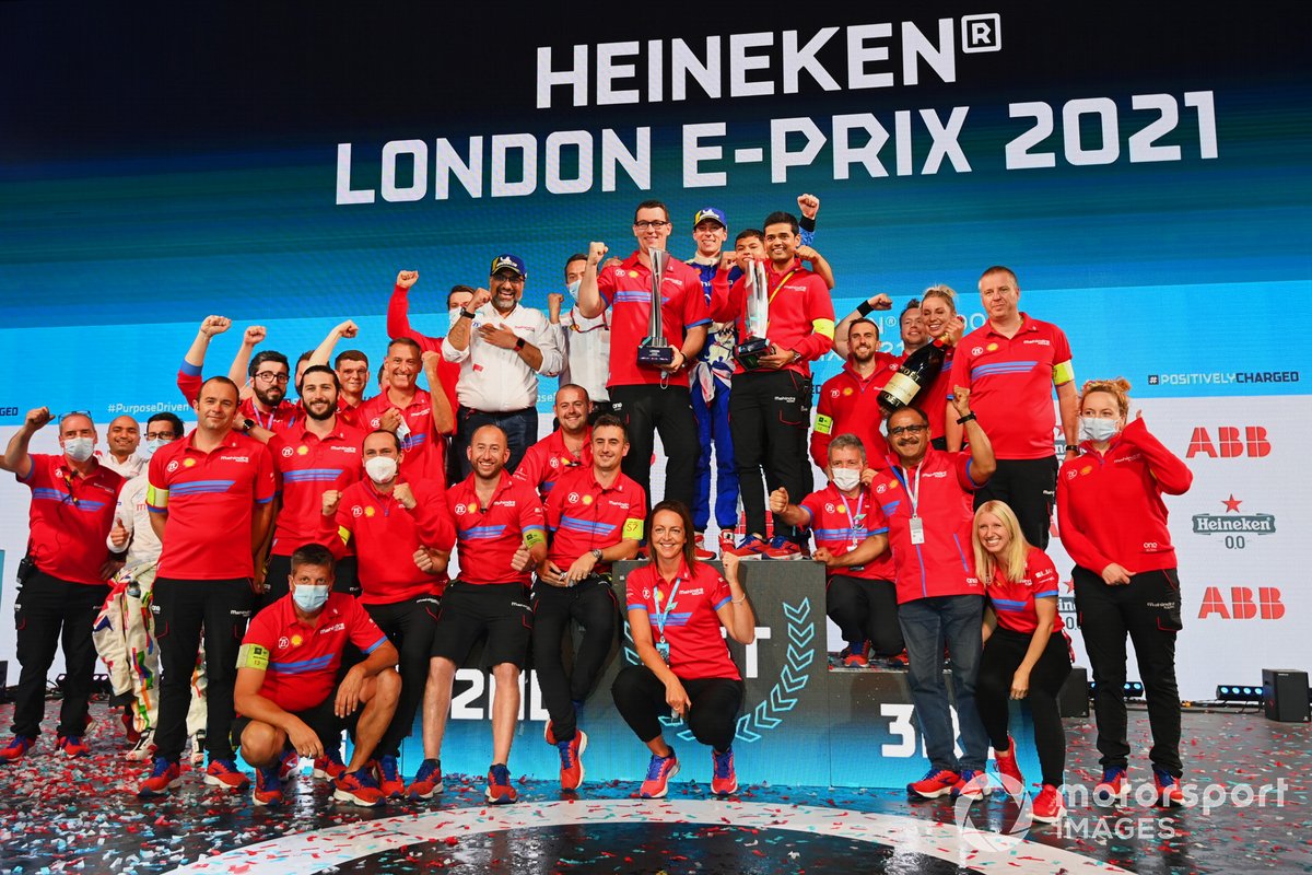 Alex Lynn, Mahindra Racing, 1st position, Alexander Sims, Mahindra Racing, Dilbagh Gill, CEO, Team Principal, Mahindra Racing, the Mahindra team celebrate on the podium