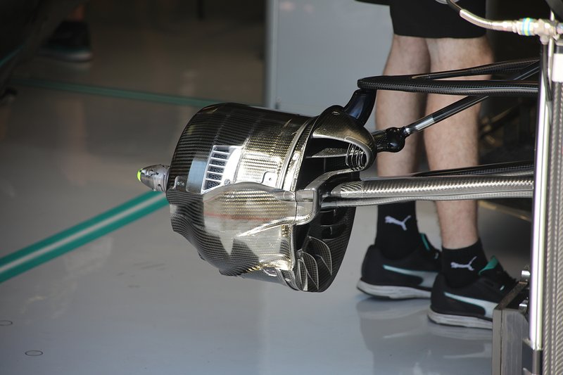 Mercedes AMG F1 W10, front suspension and front brake