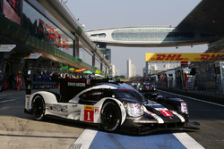 #1 Porsche Team Porsche 919 Hybrid: Тімо Бернхард, Марк Веббер, Брендон Хартлі