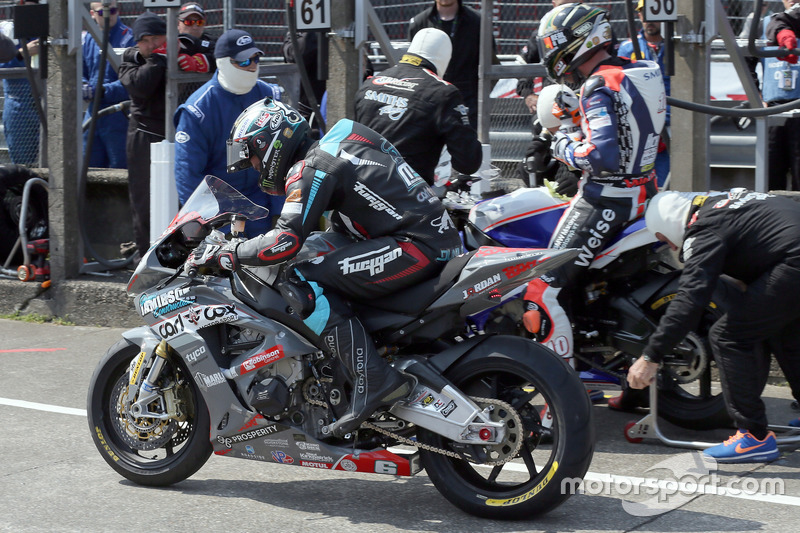 Michael Dunlop passes Peter Hickman