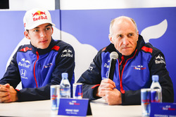 Pierre Gasly, Scuderia Toro Rosso, con Franz Tost, Team Principal, Scuderia Toro Rosso